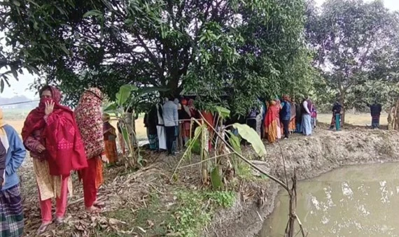 পুকুরপাড়ে মিলল এক তরুণীর রক্তাক্ত মরদেহ